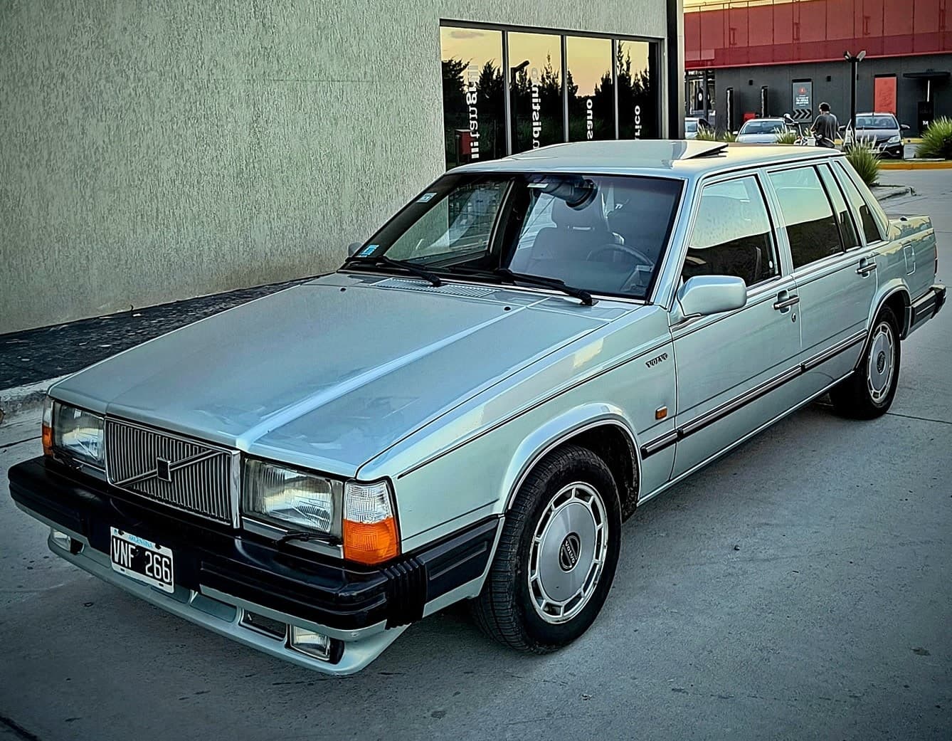 Volvo 760 GLE-image